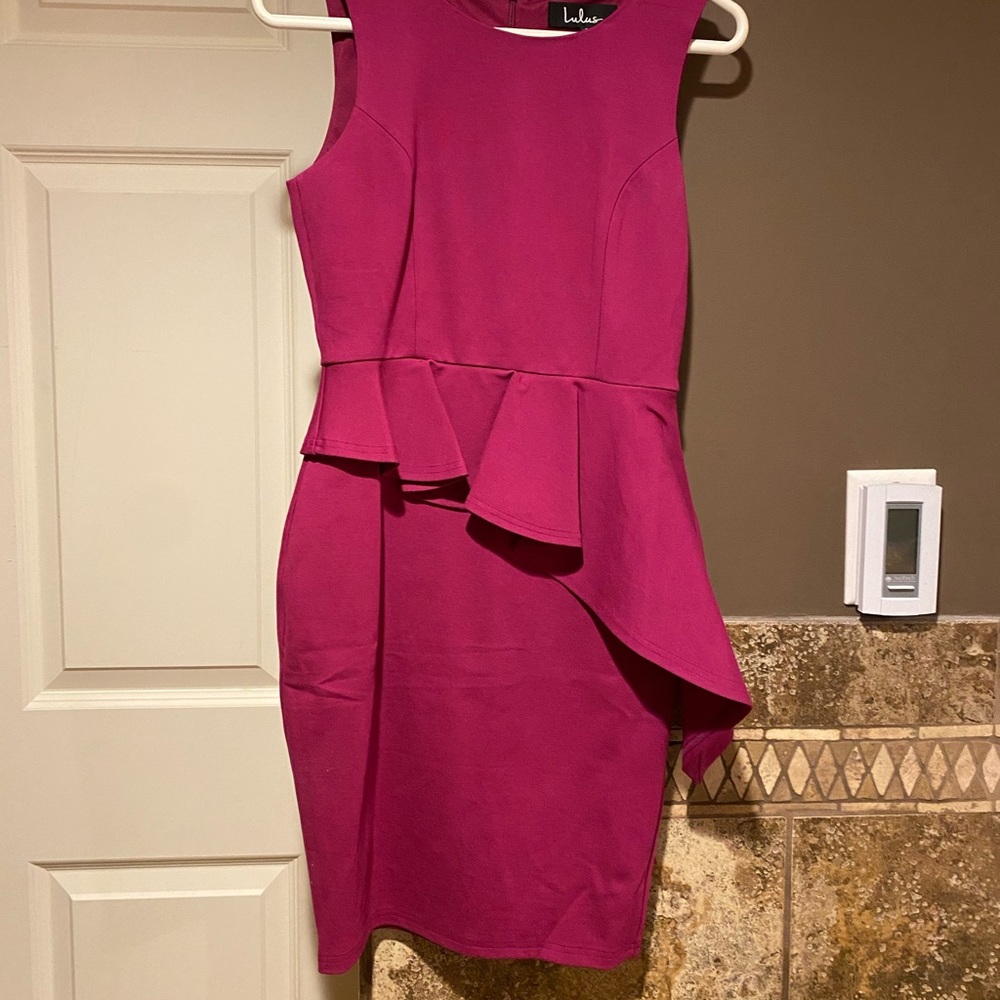 NWT Lulus magenta body contour peplum dress